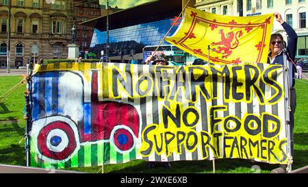 Glasgow, Schottland, Großbritannien. 30. März 2024: Bauern protestieren heute Nachmittag auf dem george Square vor dem Sitz der Stadtkammern gegen die WHO und ihre Politik. Credit Gerard Ferry /Alamy Live News Stockfoto