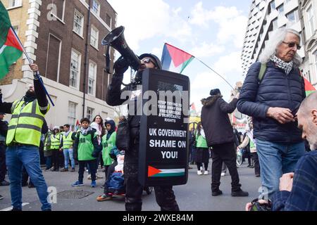 London, Großbritannien. 30. März 2024. Zehntausende von Menschen marschierten solidarisch mit Palästina in Zentral-London und riefen zu einem Waffenstillstand während des Krieges zwischen Israel und der Hamas auf. Quelle: Vuk Valcic/Alamy Live News Stockfoto