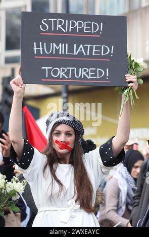 London, UK, 30. März 2024. Tausende marschierten vom Russel-Platz zum Trafalgar-Platz für den 11. märz in London und forderten einen Waffenstillstand in Gaza. Der 30. März ist ein bedeutender Tag für die Palästinenser als Landtag und erinnert an die Ereignisse von 1976, als sie Proteste veranstalten und Olivenbäume Pflanzen, um ihre Verbindung zu ihrem Land zu bekräftigen. Kredit : Monica Wells/Alamy Live News Stockfoto