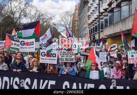 London, England, Großbritannien. 30. März 2024. Die Demonstranten beginnen den marsch am Russell Square. Zehntausende von Menschen marschierten solidarisch mit Palästina in Zentral-London und riefen zu einem Waffenstillstand während des Krieges zwischen Israel und der Hamas auf. (Kreditbild: © Vuk Valcic/ZUMA Press Wire) NUR REDAKTIONELLE VERWENDUNG! Nicht für kommerzielle ZWECKE! Stockfoto