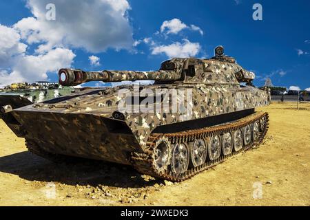 Kampfpanzer und Technologie. Militärtechnologie. Breites Bild für Banner und Werbung Stockfoto