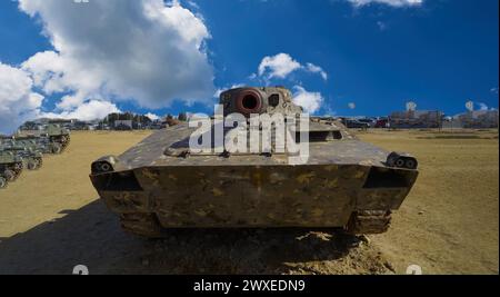 Kampfpanzer und Technologie. Militärtechnologie. Breites Bild für Banner und Werbung Stockfoto