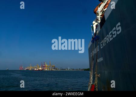 Indonesische Produktivitätsaktivitäten im Hafen von Belawan, Medan, Nord-Sumatra, Indonesien, am 28. März 2024. Farid Chairmawan, Vice President of Corporate Communications von PT Pelindo Multi Terminal Belawan, sagte, PT Pelindo Multi Terminal (SPMT), eine Unterholding von PT Pelabuhan Indonesia (Persero) oder Pelindo tätige im Hafensegment im Bereich des Betriebs von nicht-Container-Terminals in Indonesien. Um den Dienstleistungsnutzern erstklassige Dienstleistungen zu bieten, setzt sich die SPMT-Gruppe weiterhin für die Umgestaltung der 25 Terminals in den Häfen ein, die sie in ganz Indonesien verwaltet, und bezieht sich dabei auf die sechs Säulen Stockfoto