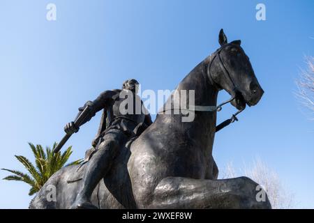 Detaile des Reiterdenkmals von Don Diego de Almagro, Hauptmann des Königreichs Chile, auf dem Hauptplatz von Almagro in CIU Stockfoto