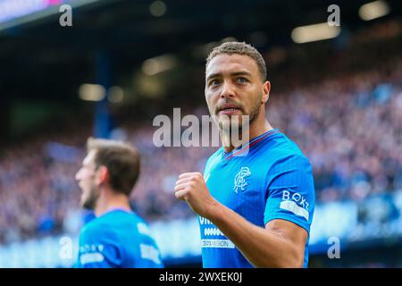 Glasgow, Großbritannien. 30. März 2024. Die Rangers spielen Hibernian im Ibrox Stadium in Glasgow, Schottland, Großbritannien in einem Spiel der schottischen Premiership. Die Rangers sind derzeit Zweiter in der Liga und ein Sieg würde sie an die Spitze bringen, vor ihren engsten Konkurrenten, Celtic. Hibernian, der derzeit 6. Platz sitzt, braucht Punkte, um diese Position vor der saisonalen Trennung in ein paar Wochen zu halten. Quelle: Findlay/Alamy Live News Stockfoto