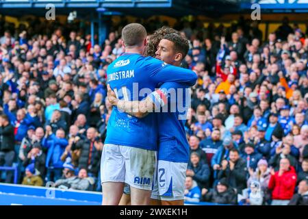 Glasgow, Großbritannien. 30. März 2024. Die Rangers spielen Hibernian im Ibrox Stadium in Glasgow, Schottland, Großbritannien in einem Spiel der schottischen Premiership. Die Rangers sind derzeit Zweiter in der Liga und ein Sieg würde sie an die Spitze bringen, vor ihren engsten Konkurrenten, Celtic. Hibernian, der derzeit 6. Platz sitzt, braucht Punkte, um diese Position vor der saisonalen Trennung in ein paar Wochen zu halten. Quelle: Findlay/Alamy Live News Stockfoto