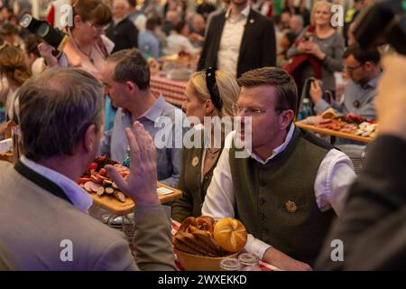 Nürnberg Frühlingsvolksfest 2024 Bieranstich zum Bieranstich des