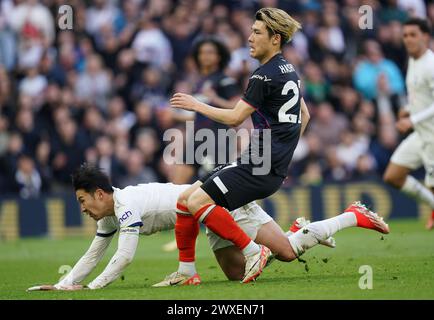 LONDON, ENGLAND - MÄRZ 30: Daiki Hashioka aus Luton Town und Son Heung-Min aus Tottenham Hotspur während des Premier League-Spiels zwischen Tottenham Hotspur und Luton Town im Tottenham Hotspur Stadium am 30. März 2024 in London, England. (Foto: Dylan Hepworth/MB Media) Stockfoto