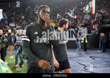 Rom, Italie. 30. März 2024. Die Spieler von Juventus begrüßen ihre Fans am 30. März 2024 im Stadio Olimpico in Rom, Italien, am Ende des italienischen Meisterschaftsspiels Serie A zwischen SS Lazio und Juventus FC - Foto Federico Proietti/DPPI Credit: DPPI Media/Alamy Live News Stockfoto