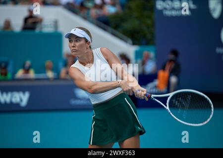 Miami Gardens, FL, USA. 30. März 2024. Elena Rybakina (KAZ) gegen Danielle Collins (USA) während des Tennisweltturniers bei den Miami Open 2024, präsentiert von Itau. Quelle: Yaroslav Sabitov/YES Market Media/Alamy Live News. Stockfoto