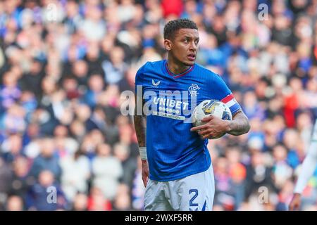 30. März 2024. Glasgow, Großbritannien. Die Rangers spielen Hibernian im Ibrox Stadium in Glasgow, Schottland, Großbritannien in einem Spiel der schottischen Premiership. Die Rangers sind derzeit Zweiter in der Liga und ein Sieg würde sie an die Spitze bringen, vor ihren engsten Konkurrenten, Celtic. Hibernian, der derzeit 6. Platz sitzt, braucht Punkte, um diese Position vor der saisonalen Trennung in ein paar Wochen zu halten. Quelle: Findlay/Alamy Live News Stockfoto