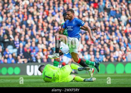 Glasgow, Großbritannien. 30. März 2024. Die Rangers spielen Hibernian im Ibrox Stadium in Glasgow, Schottland, Großbritannien in einem Spiel der schottischen Premiership. Die Rangers sind derzeit Zweiter in der Liga und ein Sieg würde sie an die Spitze bringen, vor ihren engsten Konkurrenten, Celtic. Hibernian, der derzeit 6. Platz sitzt, braucht Punkte, um diese Position vor der saisonalen Trennung in ein paar Wochen zu halten. Quelle: Findlay/Alamy Live News Stockfoto