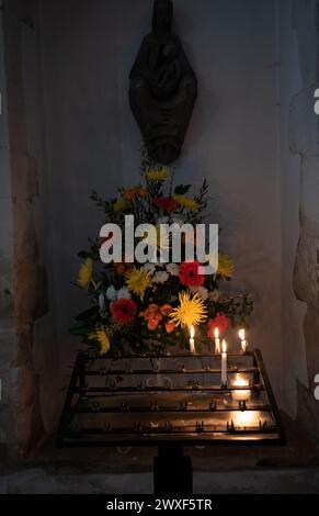 Kerzen in der Holy Trinity Church, Cookham Stockfoto