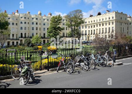 Fahrradparkplätze am Brunswick Square, Hove. Stockfoto