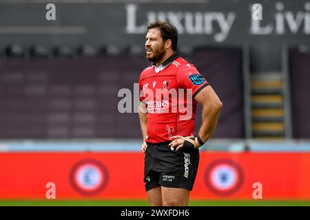 Swansea, Wales. 30. März 2024. Marius Louw von Emirates Lions während des 13. Runde-Spiels der United Rugby Championship (URC) zwischen Ospreys und Emirates Lions im Swansea.com Stadium in Swansea, Wales, Großbritannien am 30. März 2024. Quelle: Duncan Thomas/Majestic Media. Stockfoto