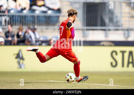 30. März 2024: Minnesota United FC Goalie Dayne St. Clair (97) tritt den Ball in der ersten Hälfte eines MLS-Spiels gegen die Philadelphia Union im Subaru Park in Chester, Pennsylvania. Kyle Rodden/CSM Stockfoto