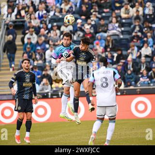 Chester, Pennsylvania, USA. 30. März 2024. 30. März 2024, Chester PA, USA: Philadelphia Union Spieler QUINN SULLIVAN (33) kämpft um den Ball mit Minnesota United FC Spieler DEVIN PADELFORD (2) im Subaru Park in Chester PA Credit Image: © Ricky Fitchett Via ZUMA Wire (Credit Image: © Ricky Fitchett/ZUMA Press Wire) NUR REDAKTIONELLE VERWENDUNG! Nicht für kommerzielle ZWECKE! Stockfoto