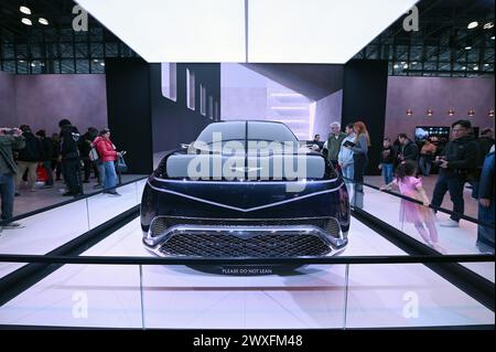 New York, USA. 30. März 2024. Blick auf das Genesis NeoLune SUV Concept Vehicle am 2. Tag der New York International Auto Show 2024 im Jacob Javits Convention Center, New York, NY, 30. März 2024. (Foto: Anthony Behar/SIPA USA) Credit: SIPA USA/Alamy Live News Stockfoto