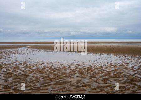 Cumber Sands an einem Herbsttag, Blick auf den Strand und den Ärmelkanal, East Sussex, England Stockfoto