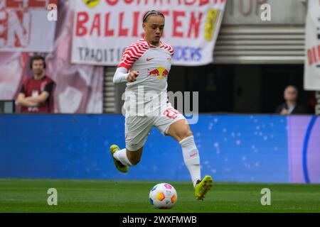 Leipzig, Deutschland. 30. März 2024. Xavi Simons (RasenBallsport Leipzig, #20), in einem Sprint, Lauf, RB Leipzig vs Mainz 05, 1. Bundesliga, Fußball, DFB, Bundesliga, Saison 2023/2024, Red Bull Arena leipzig, 30.03. 2024, Credit: HMB Media/Uwe Koch/Alamy Live News , Stockfoto