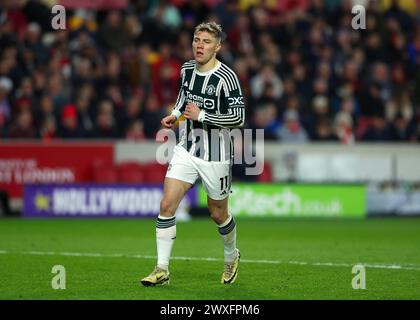 Brentford, Großbritannien. 30. März 2024; Gtech Community Stadium, Brentford, London, England; Premier League Football, Brentford gegen Manchester United; Rasmus Hojlund von Manchester United macht einen Vorwärtslauf Credit: Action Plus Sports Images/Alamy Live News Stockfoto