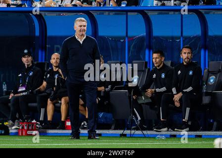 Charlotte, NC, USA. 30. März 2024. Charlotte FC Manager Dean Smith beobachtet sein Team gegen den FC Cincinnati während der ersten Hälfte des Major League Soccer Matches im Bank of America Stadium in Charlotte, NC. (Scott KinserCal Sport Media). Quelle: csm/Alamy Live News Stockfoto