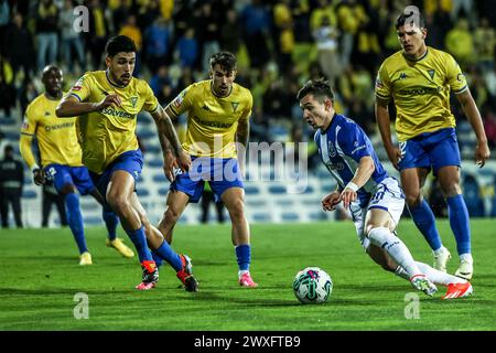 Estoril, Portugal . 30. März 2024. Estoril, Portugal, 30. März 2024: Francisco Conceição (10 FC Porto), João Basso (13 Estoril Praia), Mateus Fernandes (82 Estoril Praia) und Tiago Araújo (78 Estoril Praia) im Spiel zwischen Estoril Praia und FC Porto in Estádio António Coimbra da Mota, Estoril, Portugal (João Bravo/SPP) Credit: SPP Sport Press Photo. /Alamy Live News Stockfoto