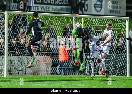 Souleymane Anne (22) von KMSK Deinze im Bild während eines Fußballspiels zwischen KMSK Deinze und SL16 FC am 16. Spieltag der Challenger Pro League 2023-2024 , am Samstag 30 . März 2024 in Deinze , Belgien . FOTO SPORTPIX | Stijn Audooren Stockfoto