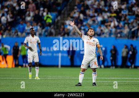 Charlotte, NC, USA. 30. März 2024. FC Cincinnati Mittelfeldspieler Luciano Acosta (10) während der zweiten Halbzeit gegen den Charlotte FC im Major League Soccer Match im Bank of America Stadium in Charlotte, NC. (Scott KinserCal Sport Media). Quelle: csm/Alamy Live News Stockfoto