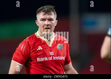 Limerick, Irland. 30. März 2024. Peter O’Mahony of Munster während des Spiels der United Rugby Championship Runde 13 zwischen Munster Rugby und Cardiff Rugby im Thomond Park in Limerick, Irland am 30. März 2024 (Foto: Andrew Surma/ Credit: SIPA USA/Alamy Live News Stockfoto