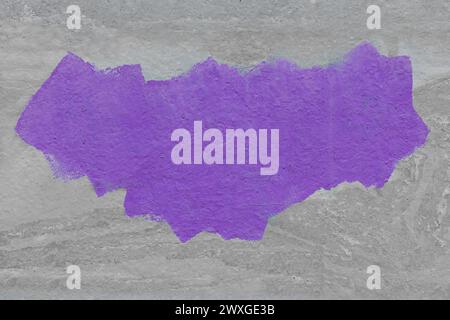 Violett lila violett Pinselstriche abstraktes Wanddesign Leerraum Text leerer Zement Hintergrundmuster Muster Muster. Stockfoto