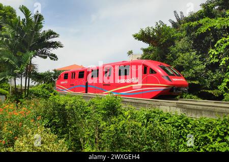 Sentosa, Singapur - 09. September 2018: Einschienenbahn in Sentosa, die den Strand mit der MRT-Station in der Nähe von Universal Studio verbindet. Stockfoto