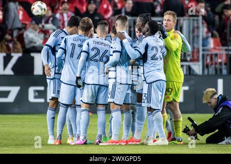 Toronto, Kanada. 30. März 2024. Sporting Kansas City Spieler treffen sich vor dem MLS-Spiel zwischen Toronto FC und Sporting Kansas City im BMO Field. Endergebnis: Toronto FC 1:3 Sporting Kansas City. Quelle: SOPA Images Limited/Alamy Live News Stockfoto