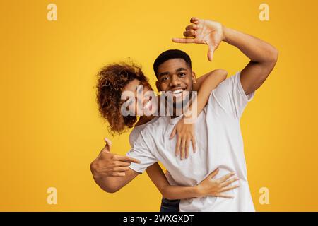 Paar Spaß mit imaginären Kamera Stockfoto