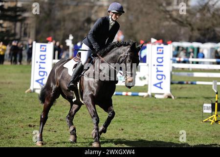 Thoresbury Park, Großbritannien. 30. März 2024. Holly Richardson aus dem Vereinigten Königreich mit Bally Louis während des CCI4*-S Grantham Cup Showjumping beim Thoresby Park International Eventing Spring Carnival am 30. März 2024, Thoresby Park, Vereinigtes Königreich (Foto: Maxime David - MXIMD Pictures) Stockfoto