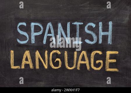 Die Worte Spanisch in Kreide auf einer Tafel geschrieben. Stockfoto