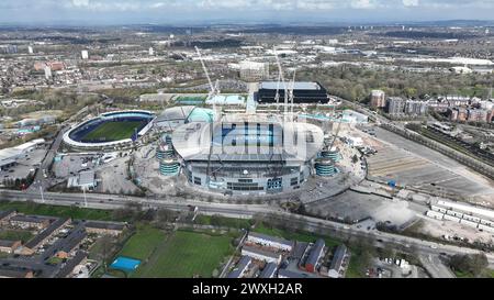Eine Luftaufnahme des Etihad Stadions vor dem Premier League-Spiel Manchester City gegen Arsenal im Etihad Stadium, Manchester, Großbritannien, 31. März 2024 (Foto: Mark Cosgrove/News Images) Stockfoto