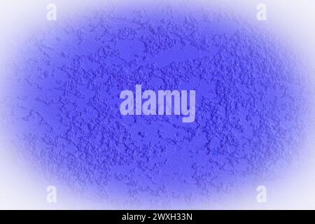 Weiße Vignette abstrakte Design blaue Farbe auf Gips Wand Textur Hintergrund. Stockfoto