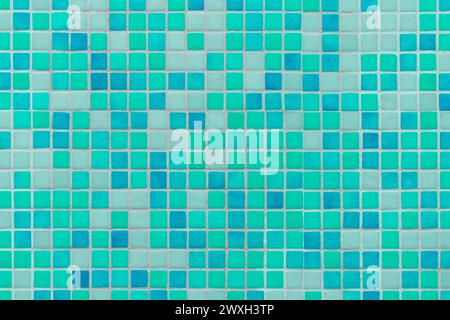 Aqua Azure Mosaik Fliesen Bad Bad Oder Pool Quadrat Textur Abstrakte Muster Hintergrund. Stockfoto