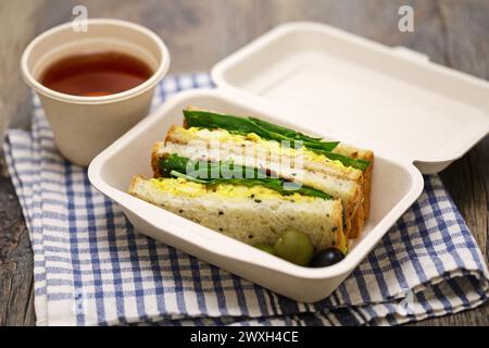 Hausgemachtes Krönungs-Hühnchen-Sandwich zum Mitnehmen, britische Küche Stockfoto