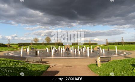 The Milton Keynes Rose - eine Skulptur und Ort für Gedenkveranstaltungen und Gemeindefeiern im Campbell Park, Milton Keynes, Großbritannien Stockfoto