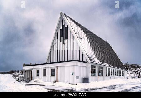 Lofoten Henningsvaer hmodern Churchs, Norwegen Stockfoto