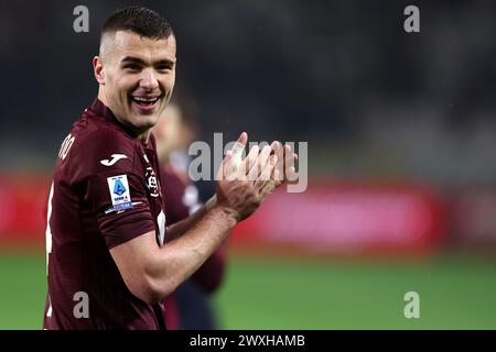 Alessandro Buongiorno vom FC Torino feiert am 30. März 2024 im Stadio Olimpico in Turin, Italien, am Ende des Fußballspiels der Serie A zwischen Torino FC und AC Monza. Stockfoto