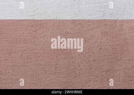 Braune Farbe raue Wand abstraktes Muster zwei Farben und weißes Putzrinde Käfer Textur Hintergrund Design. Stockfoto