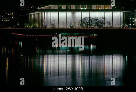 John F. Kennedy Center for the Performing Arts, das Kennedy Center, Washington, D.C. bei Nacht. Stockfoto