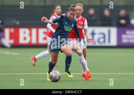 Wijdewormer, Niederlande. 31. März 2024. WIJDEWORMER, NIEDERLANDE - MÄRZ 31: Emmeke Henschen von PSV während des niederländischen Azerion Women's Eredivisie Matches zwischen AZ Alkmaar und PSV im AFAS Trainingskomplex am 31. März 2024 in Wijdewormer, Niederlande. (Foto von Gerard Spaans/Orange Pictures) Credit: Orange Pics BV/Alamy Live News Stockfoto