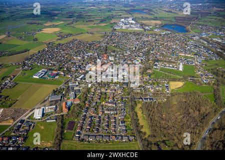 Luftbild, Wohngebiet Ortsansicht mit Innenstadt, hinten der Weikensee, Fernsicht, Hamminkeln, Nordrhein-Westfalen, Deutschland ACHTUNGxMINDESTHONORARx60xEURO *** Luftaufnahme, Wohngebiet, Blick auf die Innenstadt, Weikensee im Hintergrund, Fernsicht, Hamminkeln, Nordrhein-Westfalen, Deutschland ACHTUNGxMINDESTHONORARx60xEURO Stockfoto