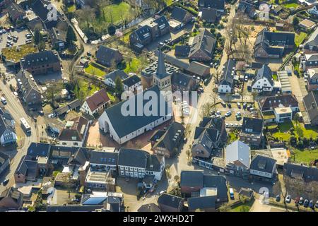 Luftbild, Wohngebiet und Kath. Kirche St. Pankratius im Ortszentrum Dingden, denkmalgeschütztes Kirchengebäude, Dingden, Hamminkeln, Nordrhein-Westfalen, Deutschland ACHTUNGxMINDESTHONORARx60xEURO *** Luftaufnahme, Wohngebiet und katholische Kirche St. Pankratius im Zentrum von Dingden, denkmalgeschütztes Kirchengebäude, Dingden, Hamminkeln, Nordrhein-Westfalen, Deutschland ACHTUNGxMINDESTHONORARx60xEURO Stockfoto