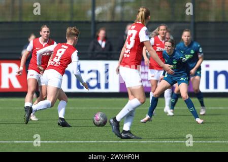 Wijdewormer, Niederlande. 31. März 2024. WIJDEWORMER, NIEDERLANDE - MÄRZ 31: GOALin the Making by Floor Spaan of AZ während des niederländischen Azerion Women's Eredivisie Matches zwischen AZ Alkmaar und PSV im AFAS Trainingskomplex am 31. März 2024 in Wijdewormer, Niederlande. (Foto von Gerard Spaans/Orange Pictures) Credit: Orange Pics BV/Alamy Live News Stockfoto