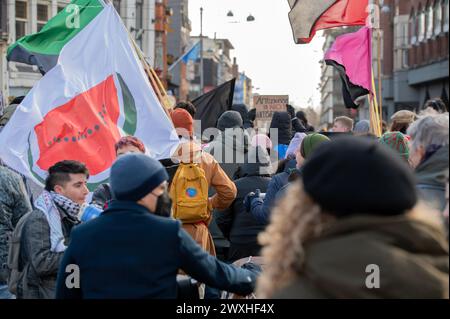 Gemeinsam Gehen Beim Internationalen Tag Gegen Rassismus Und Diskriminierung Vom 21. März In Amsterdam, Niederlande, 23-3-2024 Stockfoto